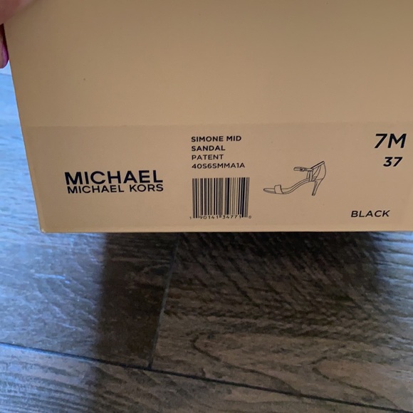 Classic Michael Kors black patent leather sandals - Picture 6 of 6